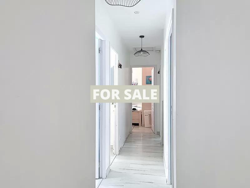 Contemporary House in Coastal Location