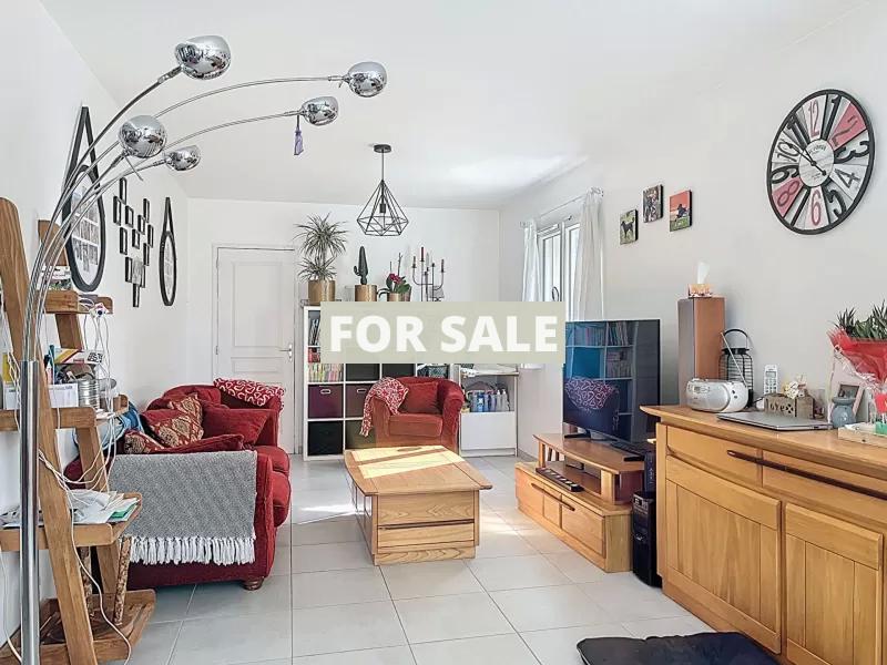 Contemporary House in Coastal Location