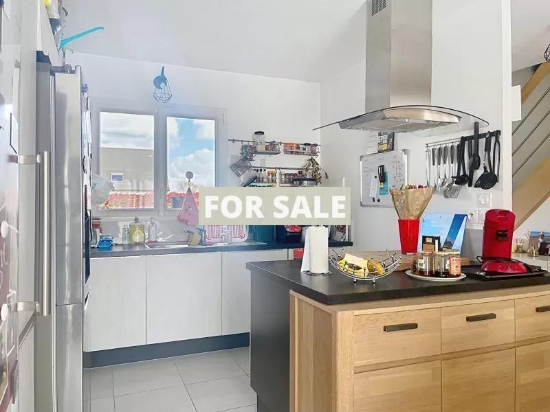 Contemporary House in Coastal Location