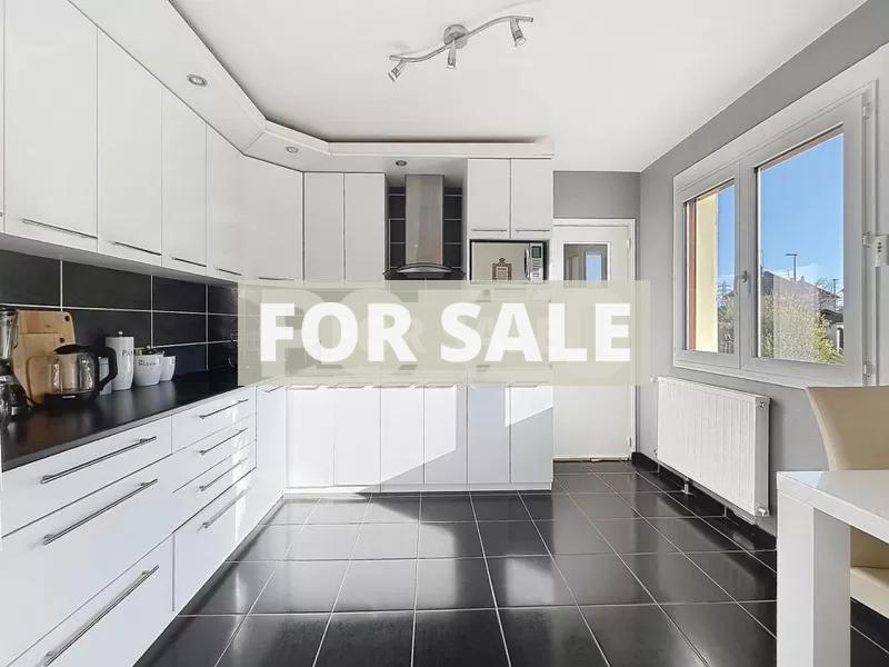 Detached House with Landscaped Garden