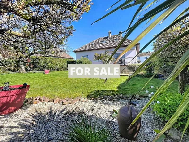 Detached House with Landscaped Garden