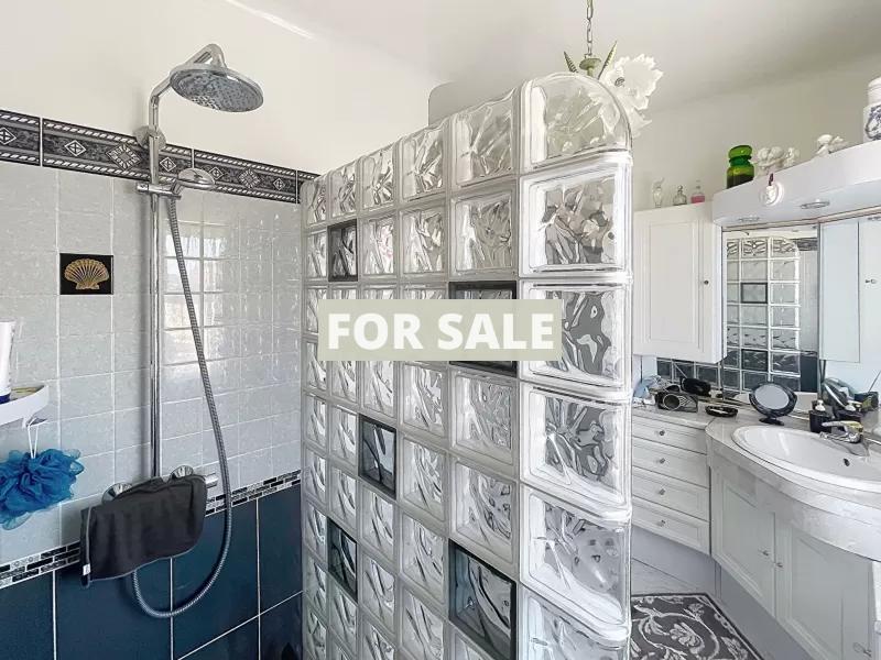 Detached House with Landscaped Garden