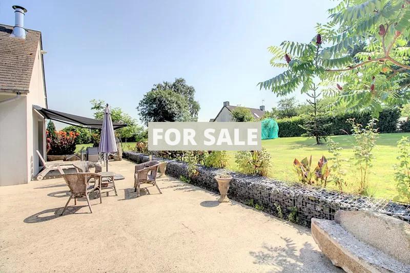 Detached House with Landscaped Garden