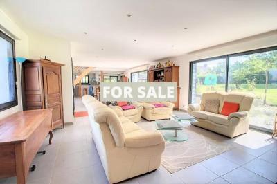 Detached House with Landscaped Garden