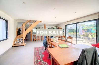 Detached House with Landscaped Garden
