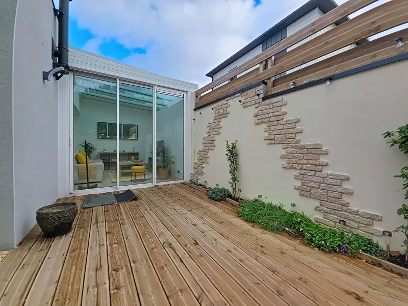 Beautiful House with Garden by the Coast