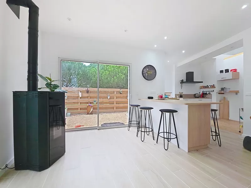 Beautiful House with Garden by the Coast