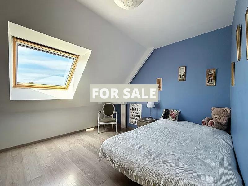 Detached House By The Coast with Open View