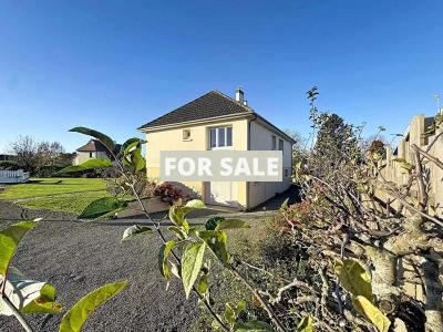 Detached House with Garden by the Coast