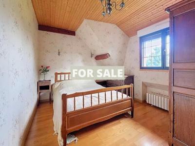 Detached Country House with Landscaped Garden