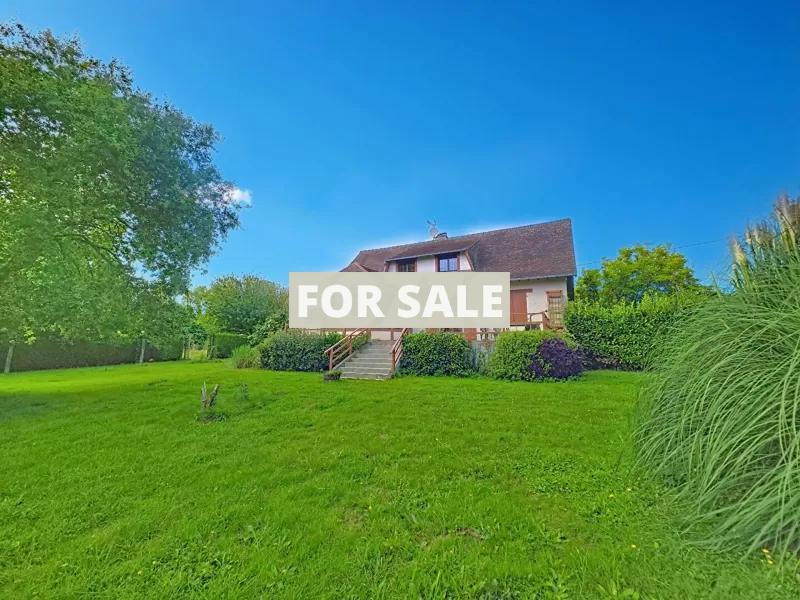 Detached Country House with Landscaped Garden
