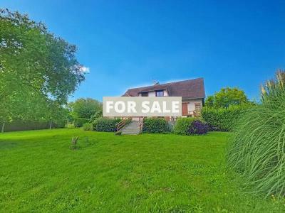 Detached Country House with Landscaped Garden