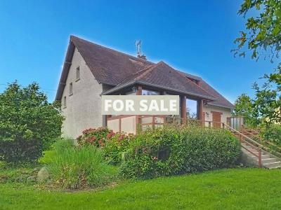 Detached Country House with Landscaped Garden