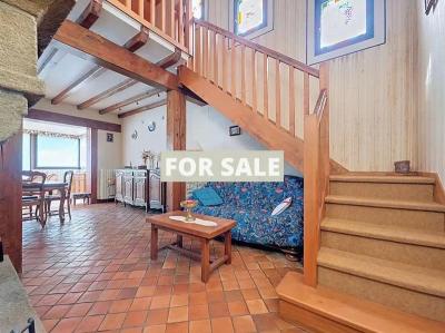Detached Country House with Landscaped Garden