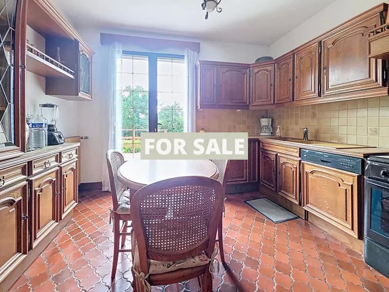 Detached Country House with Landscaped Garden