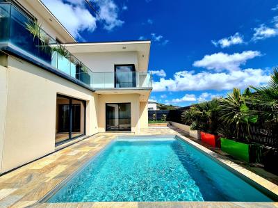 Contemporary Villa With Pool And Breathtaking Views