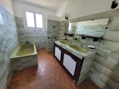 Stunning Villa With Swimming Pool, Close To The Sea