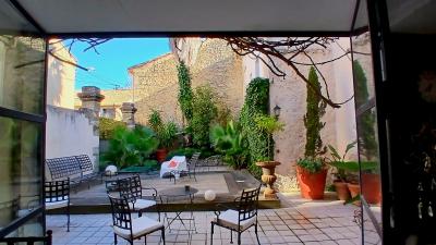 Maison De Maitre With Patio And Courtyard