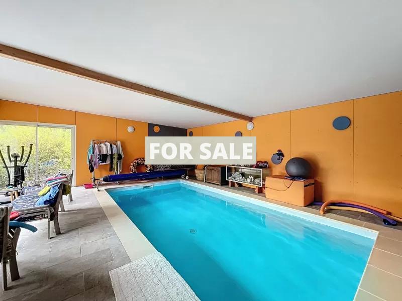 Detached House with Indoor Pool and Land
