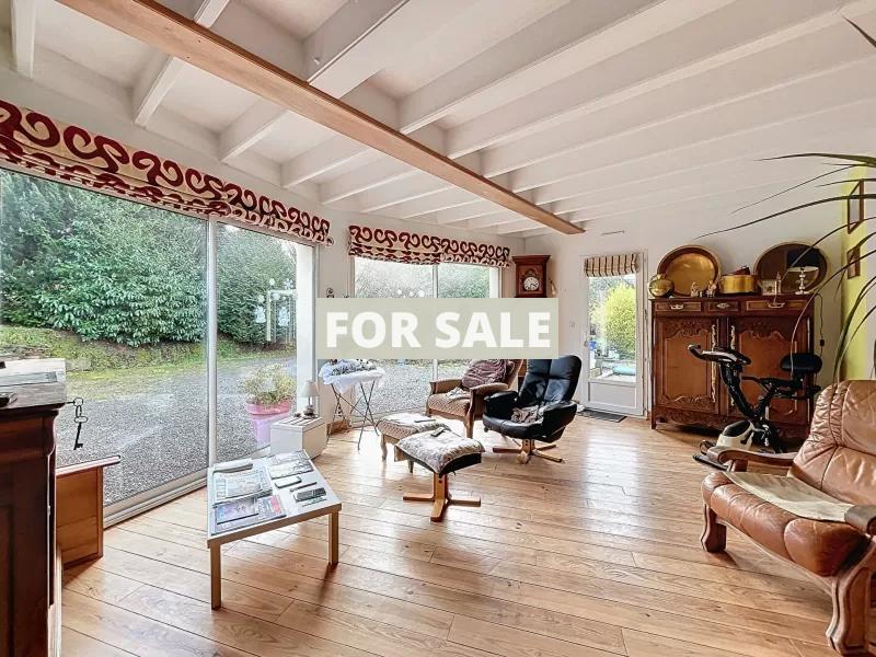 Detached House with Indoor Pool and Land