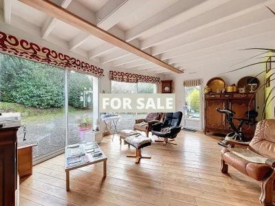 Detached House with Indoor Pool and Land