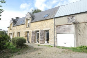 Detached Country House with Landscaped Garden