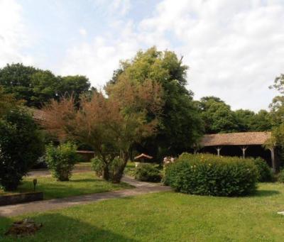 Detached Stone Property With A Beautiful Garden
