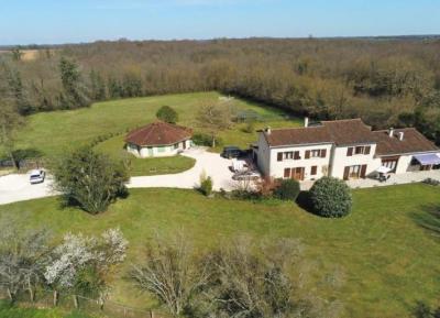 €292500 - Spacious Detached Property With Gite On Over 3.5 Acres