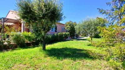 Pleasant Traditional Single Storey Villa With 4 Bedrooms On A 1512 M2 Land With Terraces And Pool.