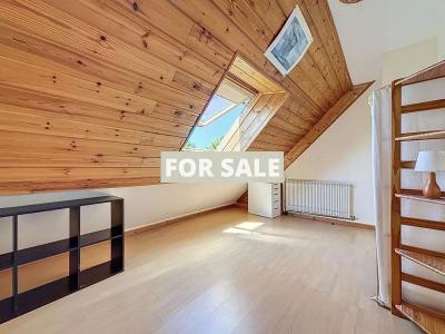 Detached House with Garden