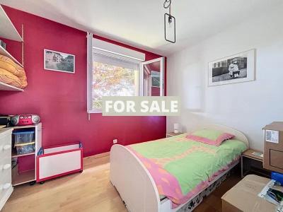 Detached House with Garden