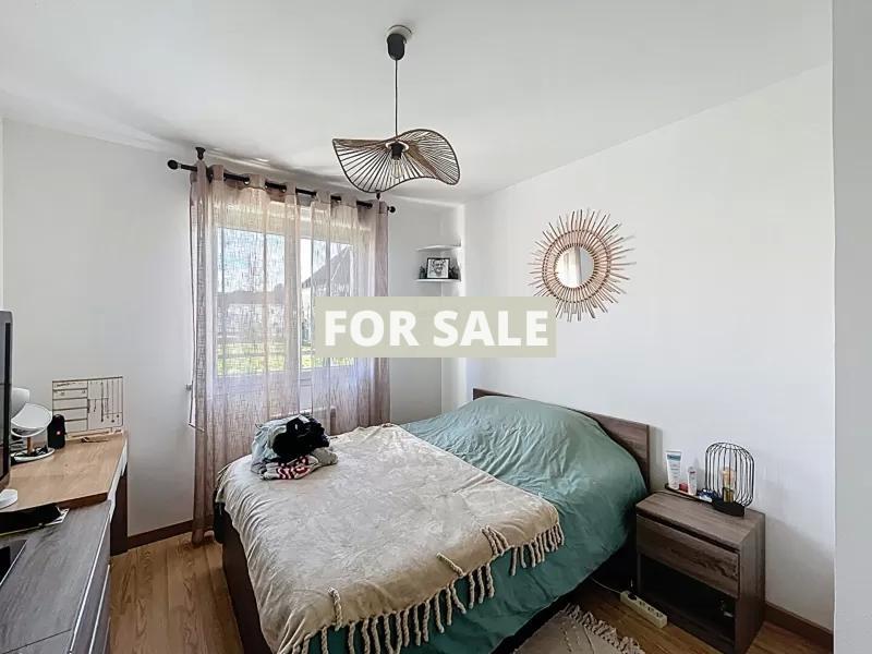 Detached House with Landscaped Garden