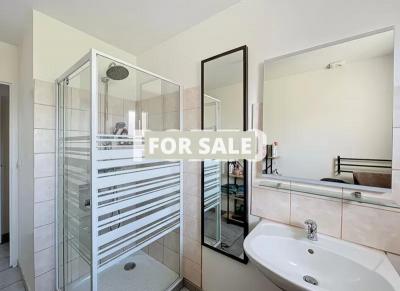 Detached House with Landscaped Garden