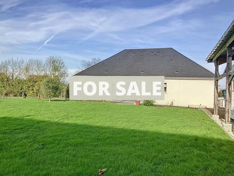 Modern Detached House with Garden