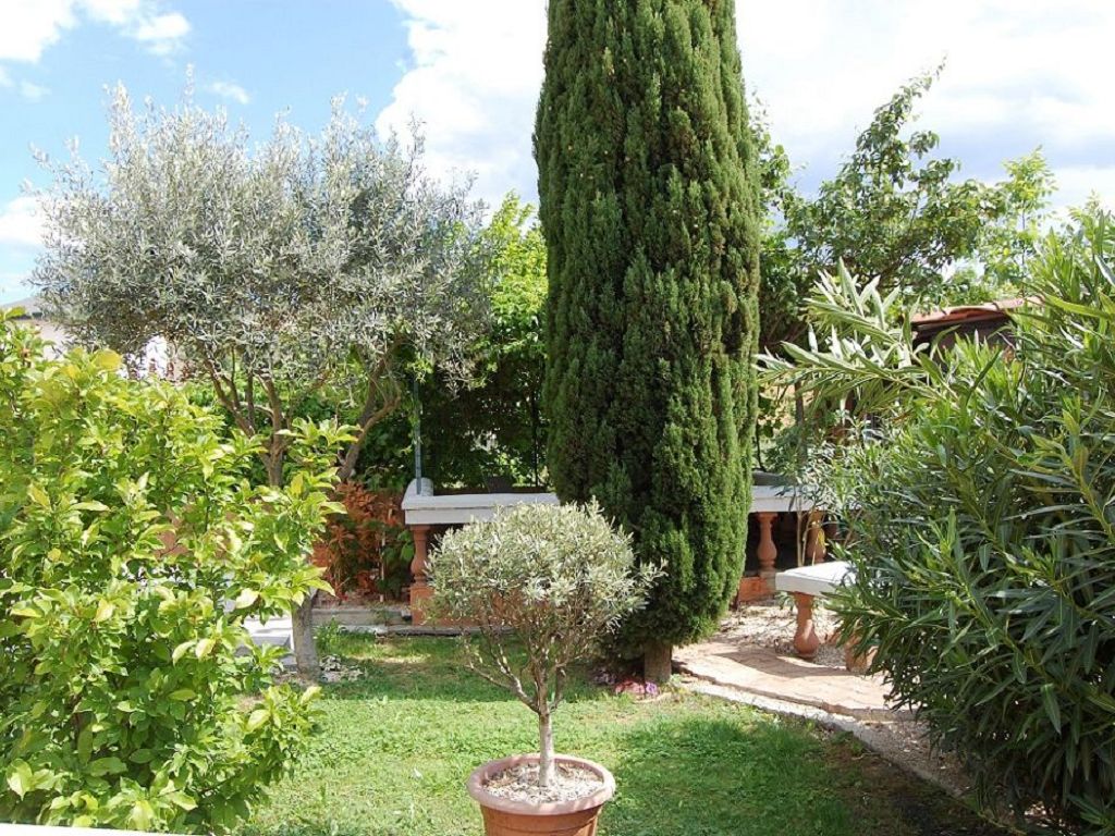 Detached Villa with Landscaped Garden