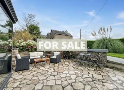 Detached House with Garden and Conservatory