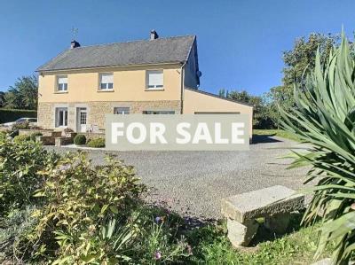 Traditional Detached House with Landscaped Garden