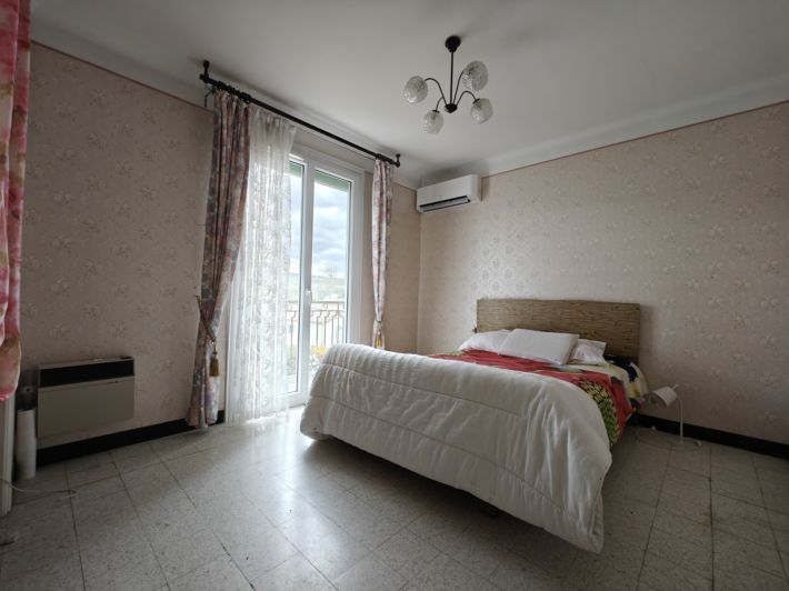 Detached House with Landscaped Garden