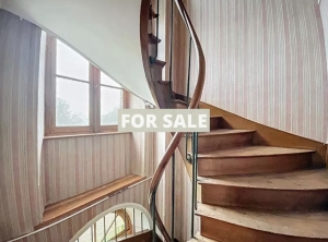 Manor House Style Property with Garden