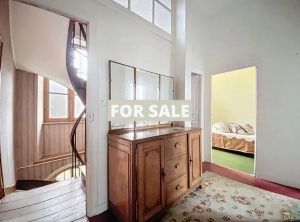 Manor House Style Property with Garden