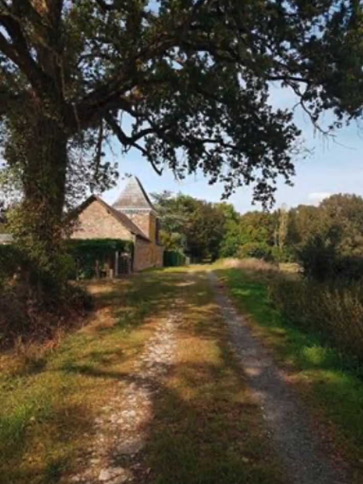 Manor House with Outbuilding and Land and Lake