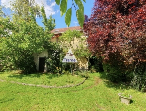 Detached House with Lovely Mature Garden