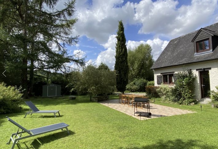 Detached House with Landscaped Garden by a River