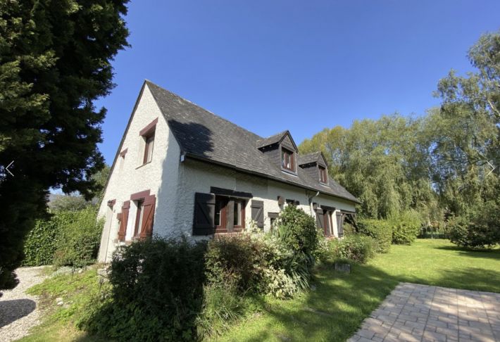 Detached House with Landscaped Garden by a River