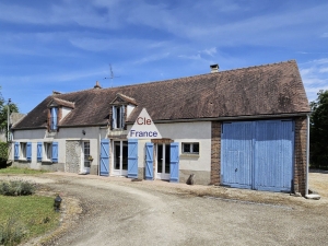Spacious Renovated Farmhouse with Studio Bonus