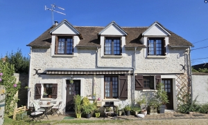 Large Detached House with Landscaped Garden