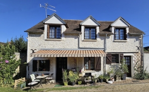 Large Detached House with Landscaped Garden