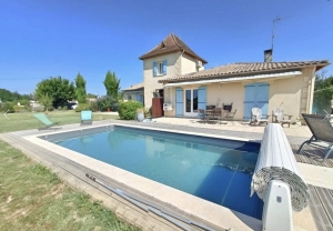 Detached Country House with Swimming Pool