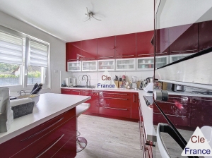 Comfortable Family Home with Outbuilding