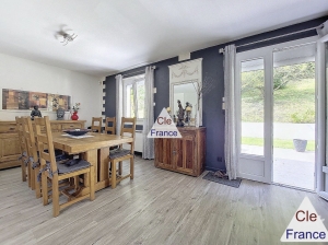 Comfortable Family Home with Outbuilding